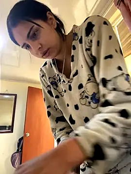 Hilary pinkk online show from September 22, 2025, 6:58 pm