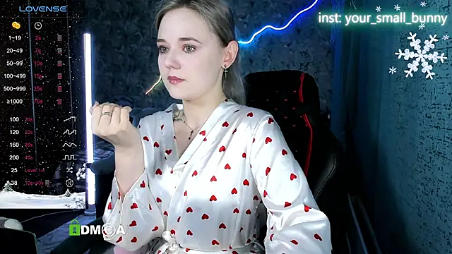 Snapshot of Your_small_bunny chatting on January 18, 2026, 2:04 am Your small bunny online show from January 18, 2026, 2:04 am