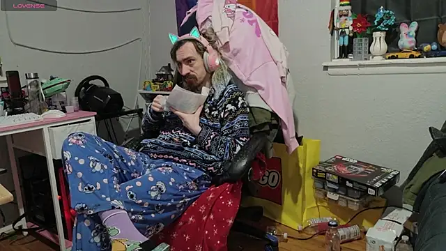 Snapshot of tallnerdyguy chatting on February 23, 2026, 12:45 am tallnerdyguy online show from February 23, 2026, 12:45 am