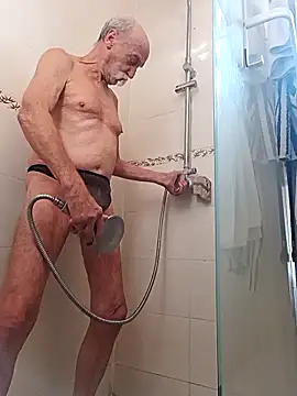 Alexbichaude online show from September 19, 2025, 4:33 pm