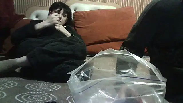 Snapshot of AlanaLaDream chatting on October 26, 2025, 5:35 pm AlanaLaDream online show from October 26, 2025, 5:35 pm