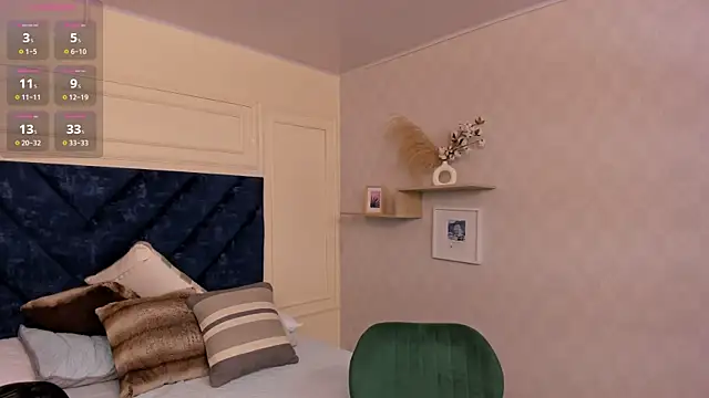 Snapshot of Charlotte_Mayer chatting on October 24, 2025, 11:31 am Charlotte Mayer online show from October 24, 2025, 11:31 am