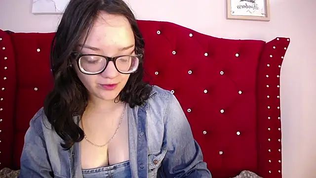 Snapshot of charlotte1-ls chatting on February 7, 2025, 1:22 pm charlotte1-ls online show from February 7, 2025, 1:22 pm