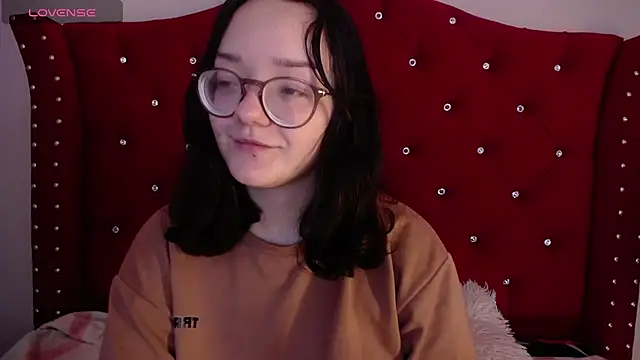 Snapshot of charlotte1-ls chatting on March 18, 2025, 1:35 am charlotte1-ls online show from March 18, 2025, 1:35 am