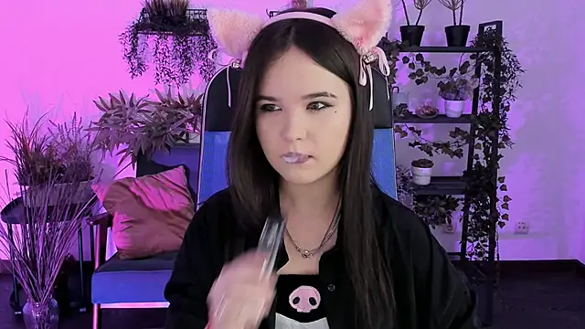 Elainebeness online show from December 17, 2025, 8:14 pm