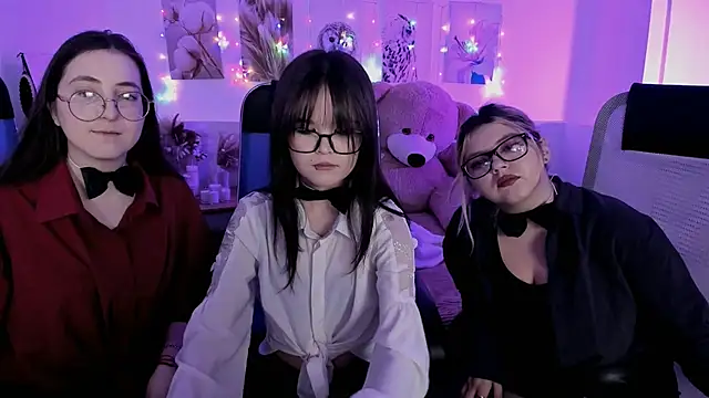 Snapshot of Elainebeness chatting on March 1, 2026, 9:15 pm Elainebeness online show from March 1, 2026, 9:15 pm