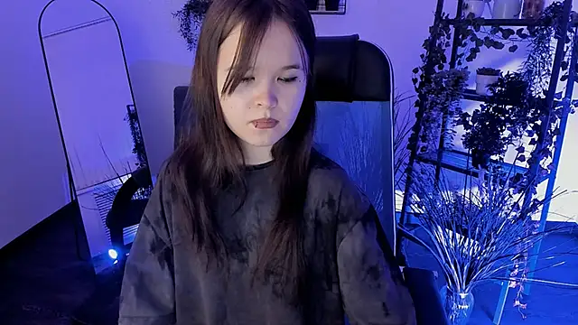 Elainebeness online show from April 15, 2026, 10:32 pm