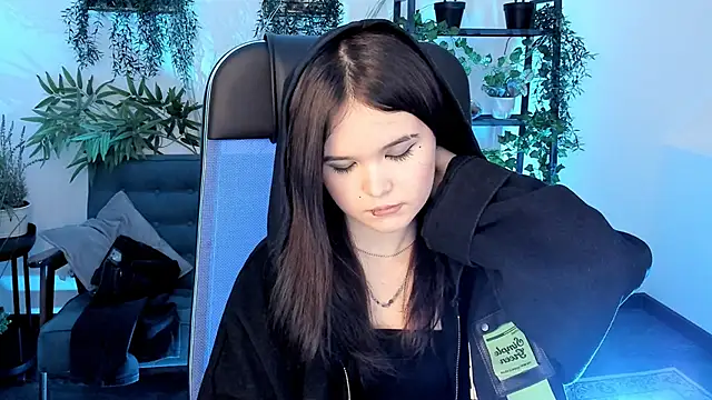 Elainebeness online show from November 22, 2025, 9:46 pm