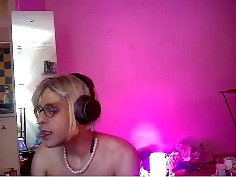 Soraya Sissy  online show from February 24, 2025, 4:16 am