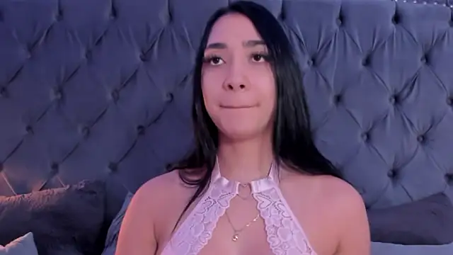 Snapshot of julieta_jewel chatting on April 15, 2026, 1:04 pm julieta jewel online show from April 15, 2026, 1:04 pm