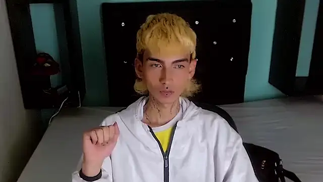 ttimy x boy online show from April 16, 2026, 9:39 pm