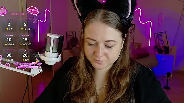 Snapshot of LizzyShine chatting on November 4, 2025, 9:24 am LizzyShine online show from November 4, 2025, 9:24 am