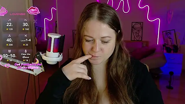 Snapshot of LizzyShine chatting on November 9, 2025, 6:45 pm LizzyShine online show from November 9, 2025, 6:45 pm