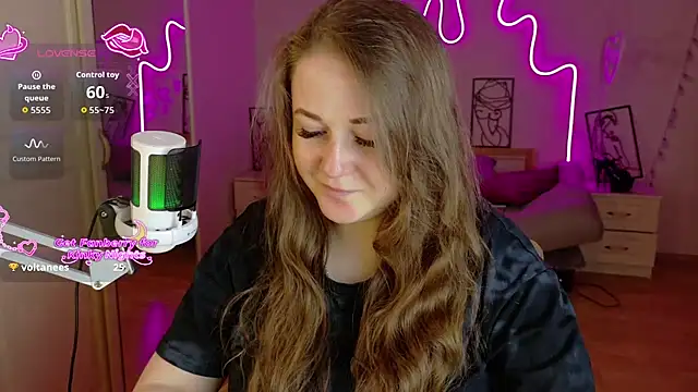 Snapshot of LizzyShine chatting on November 20, 2025, 5:24 pm LizzyShine online show from November 20, 2025, 5:24 pm