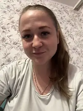 Snapshot of LizzyShine chatting on March 3, 2025, 9:15 pm LizzyShine online show from March 3, 2025, 9:15 pm