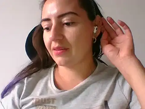  karlie kloss  online show from January 20, 2025, 10:04 pm