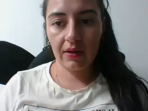  karlie kloss  online show from February 4, 2025, 12:08 am