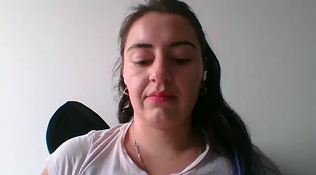  karlie kloss  online show from February 4, 2025, 7:55 pm