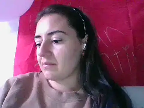  karlie kloss  online show from February 21, 2025, 10:48 pm