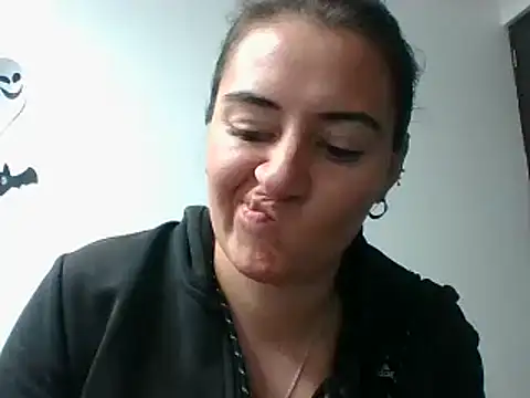  karlie kloss  online show from March 13, 2026, 12:04 am