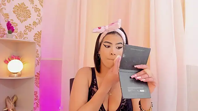 emaa lambert online show from October 16, 2025, 7:55 pm