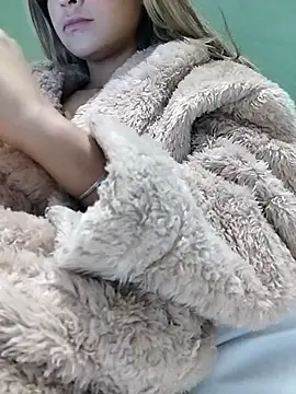 fofinhaa12 online show from February 3, 2026, 1:38 pm