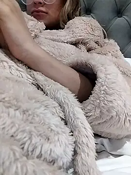 fofinhaa12 online show from October 1, 2025, 12:31 pm