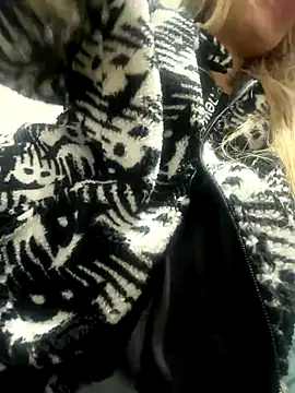 fofinhaa12 online show from December 19, 2025, 3:10 am