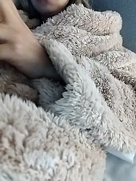 fofinhaa12 online show from November 13, 2025, 12:42 pm