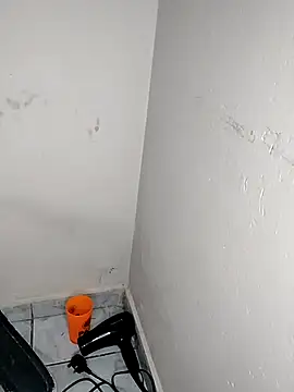 fofinhaa12 online show from April 10, 2026, 1:56 am