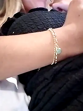 fofinhaa12 online show from October 2, 2025, 4:10 pm