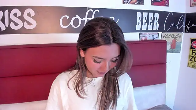 Snapshot of Afrodita_Shalom chatting on March 7, 2025, 2:01 pm Afrodita Shalom online show from March 7, 2025, 2:01 pm