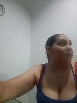 MirandaSoto online show from April 8, 2026, 4:03 am