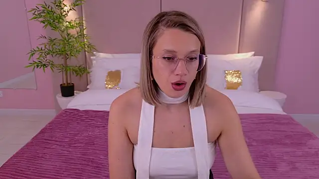 EmilyBoom online show from March 6, 2025, 6:19 am