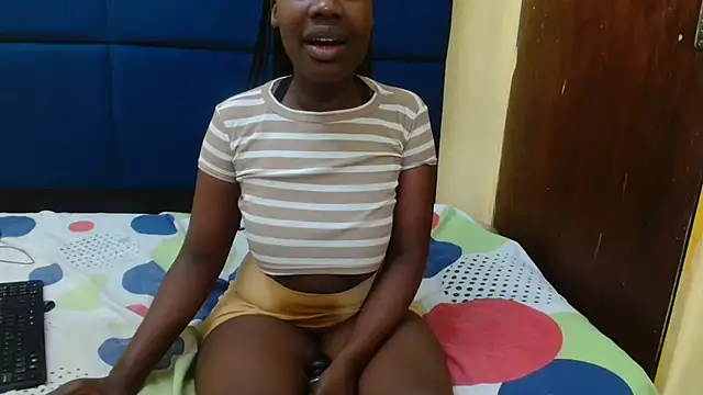 MilkyTitties online show from December 5, 2025, 10:03 am