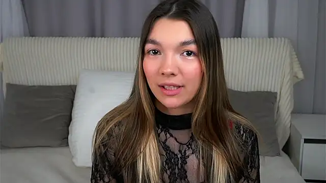 VeronaAppleberry online show from November 15, 2025, 11:14 am