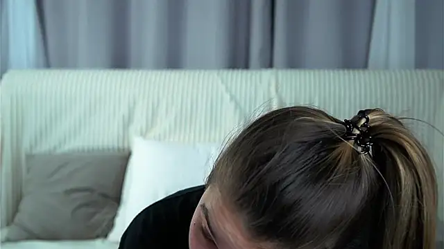 VeronaAppleberry online show from September 30, 2025, 12:22 pm