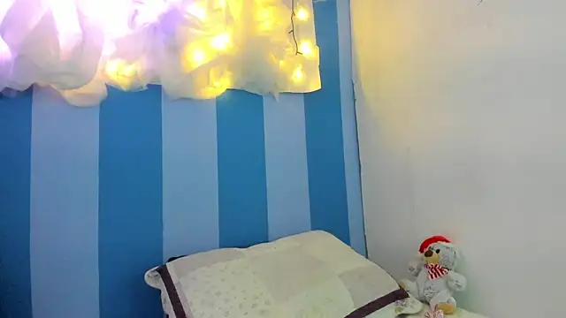 Snapshot of britny_clouds chatting on December 23, 2024, 12:30 pm britny clouds online show from December 23, 2024, 12:30 pm