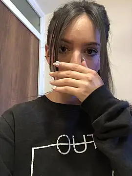 Snapshot of britny_clouds chatting on March 13, 2025, 7:28 pm britny clouds online show from March 13, 2025, 7:28 pm