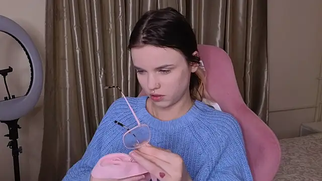 HanaMitsuri online show from April 5, 2026, 6:58 pm