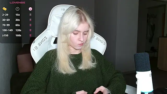 LizaKisses online show from October 4, 2025, 3:57 pm