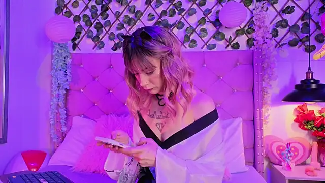 lauren evans96 online show from November 11, 2025, 1:22 am