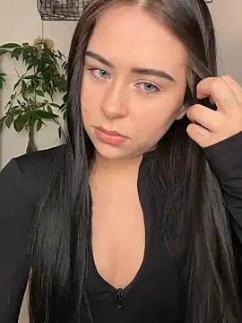  SweetCandyy online show from May 17, 2026, 8:20 pm