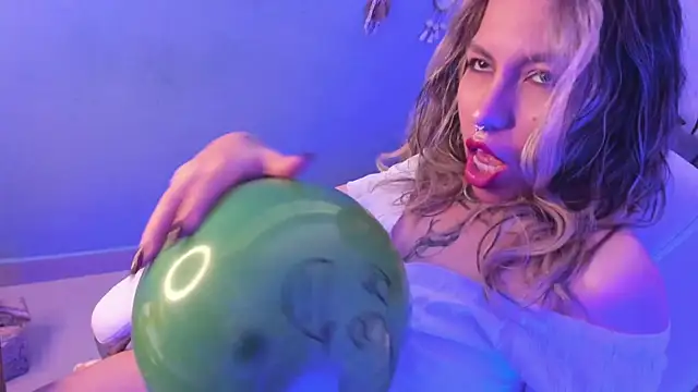 delilah fix online show from September 22, 2025, 8:04 pm