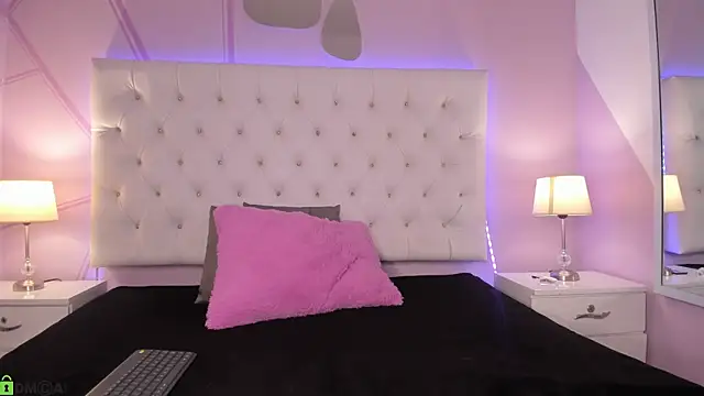 Nicol Betancur online show from September 11, 2025, 2:28 pm