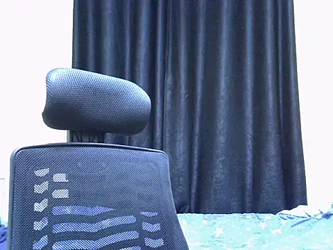 Horny-slut  online show from November 17, 2025, 4:33 pm