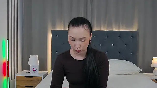 Snapshot of LeilaLow chatting on January 13, 2026, 11:47 am LeilaLow online show from January 13, 2026, 11:47 am