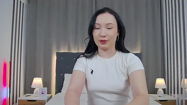 Snapshot of LeilaLow chatting on January 11, 2026, 12:12 pm LeilaLow online show from January 11, 2026, 12:12 pm