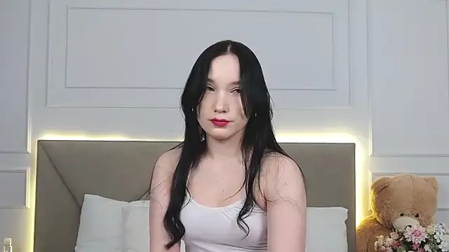 Snapshot of LeilaLow chatting on February 7, 2025, 12:06 pm LeilaLow online show from February 7, 2025, 12:06 pm