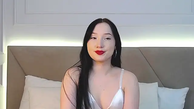 Snapshot of LeilaLow chatting on March 17, 2025, 6:21 pm LeilaLow online show from March 17, 2025, 6:21 pm